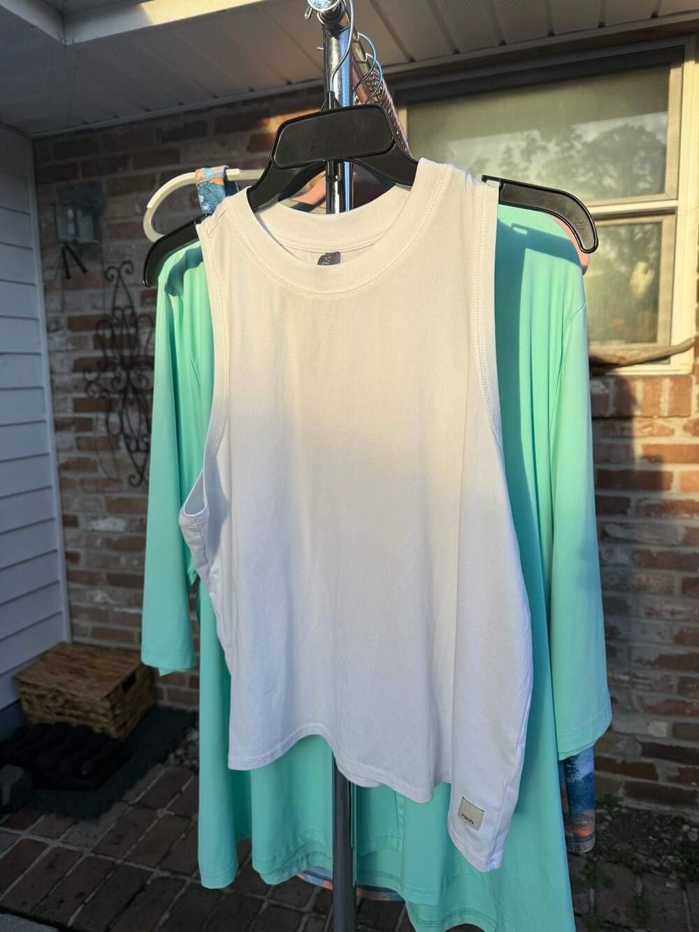 Vuori White Energy Tank Top Size L